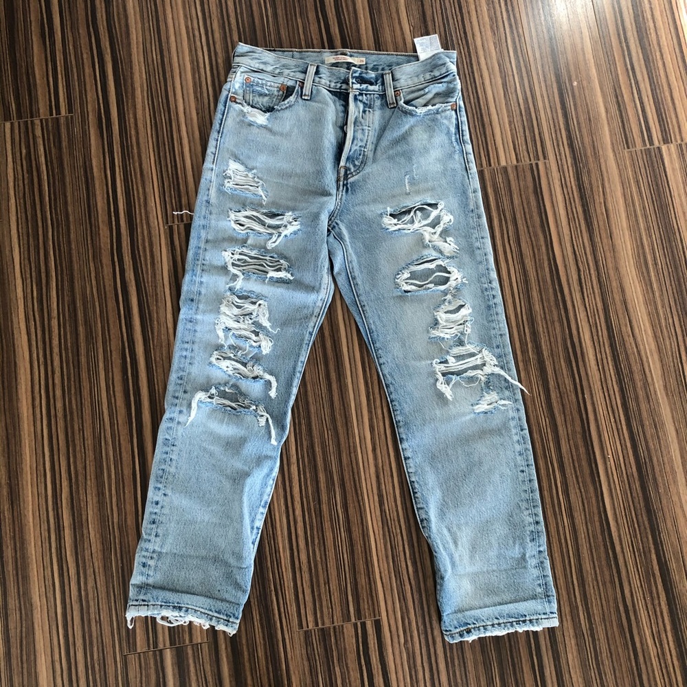 Levis wedgie straight distressed jeans size 26
